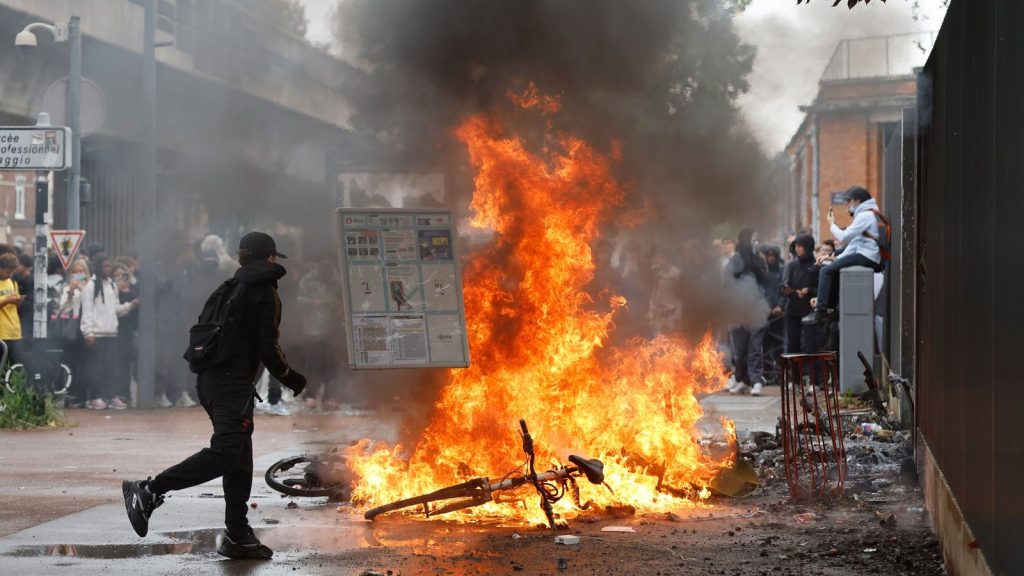 Violent student riots in France continue